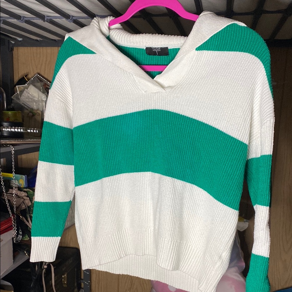 Tahari Green and White V-Neck Sweater